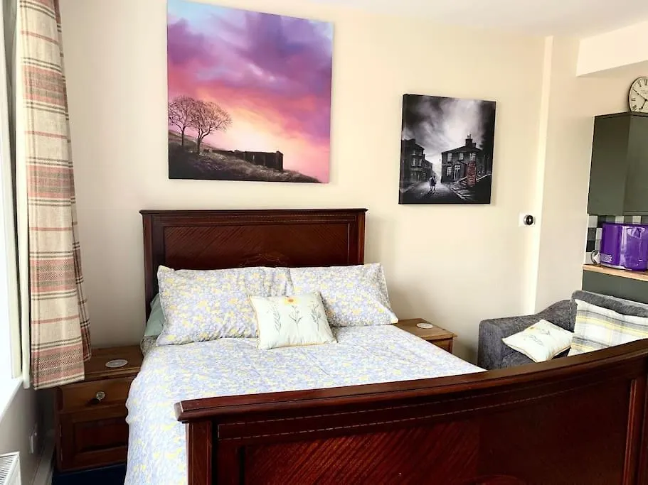 Artist Hideaway Main Street Haworth Villa