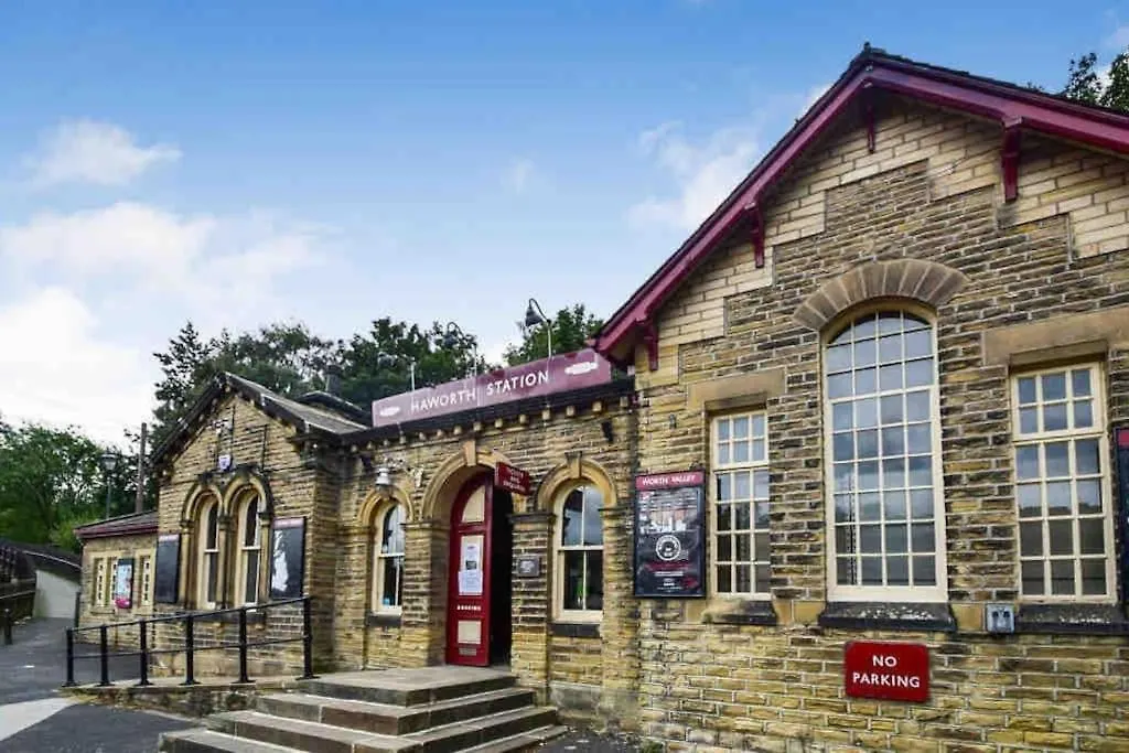Artist Hideaway Main Street Haworth Villa